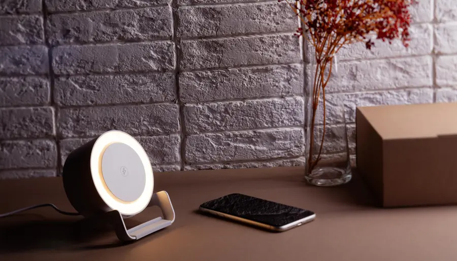 Bluetooth колонка-подставка Smart Sound с беспроводным (10W) зарядным устройством и подсветкой, белый — фото 5